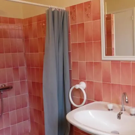 A Avec Cheminee Et Jardin Clos - Fr-1-489-11